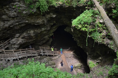 Take These Top 10 Road Trips In Iowa For A Unique Adventure