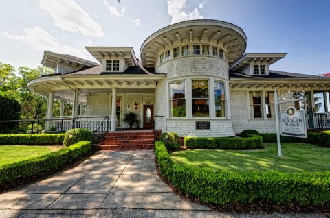 You'll Want To Visit These 8 Houses In Alabama For Their Incredible Pasts