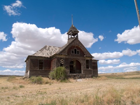 Visit These 6 Creepy Ghost Towns in Washington At Your Own Risk