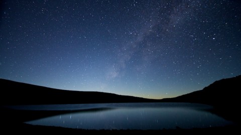 These 4 Gorgeous Lakes In Hawaii Are Demanding Your Attention