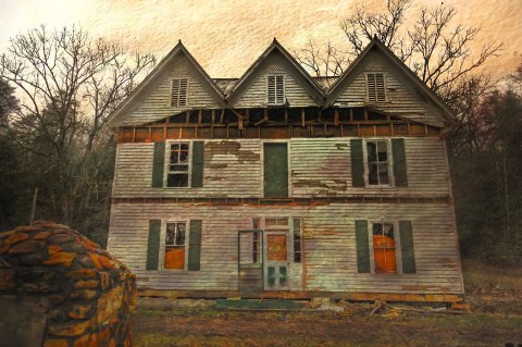 12 Creepy Houses In Georgia That Could Be Haunted