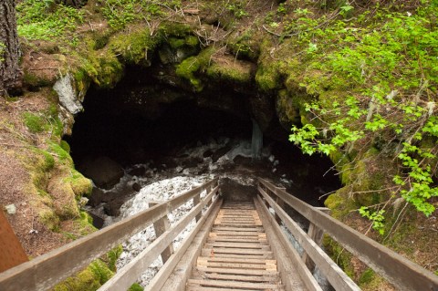 These Ice Caves In Washington Are A Stunning Natural Wonder