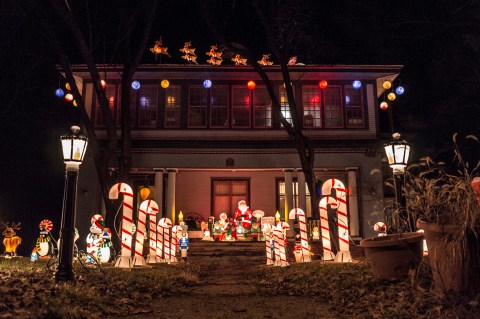 These 10 Houses In Iowa Have The Most Unbelievable Christmas Decorations