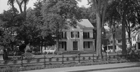 These 15 Houses In Maine From The 1930s And 40s Will Open Your Eyes To A Different Time