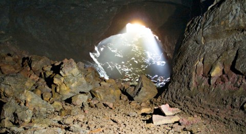 Going Inside These Caves In Washington Is Unlike Anything You've Ever Seen