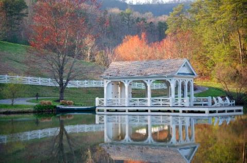 This Unique Restaurant In Tennessee Will Give You An Unforgettable Dining Experience