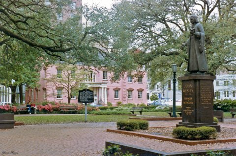 The Story Behind Georgia's Most Haunted House Will Give You Nightmares