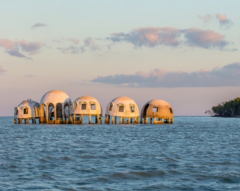 Nature Is Reclaiming This One Abandoned Florida Spot And It's Actually Amazing