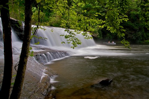 Everyone In North Carolina Must Visit Hooker Falls, A Gorgeous Natural Spring