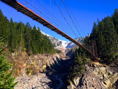 This Terrifying Swinging Bridge In Washington Will Make Your Stomach Drop