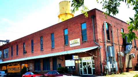 These 11 Restaurants Serve The Best Wings In Louisiana