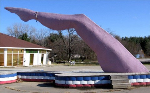 10 Quirky Roadside Attractions In Indiana Worth a Detour