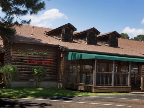 These 10 Mouth-Watering Steakhouses in Mississippi Are A Carnivore's Dream