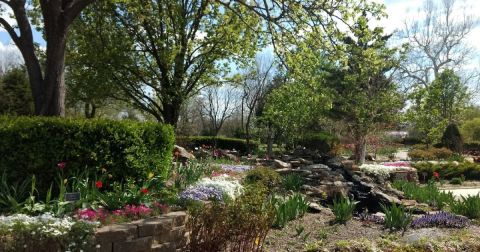 12 Amazing Hidden Gardens To Visit In Kansas This Spring