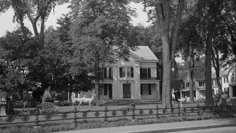 These 12 Houses In Maine From The 1930s Will Open Your Eyes To A Different Time