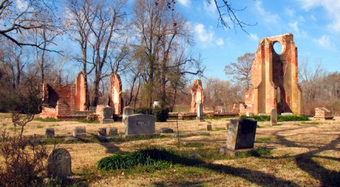 The Remnants Of This Abandoned Church In Mississippi Are Hauntingly Beautiful