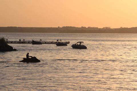 Everyone In Kansas Must Visit This Epic Lake As Soon As Possible