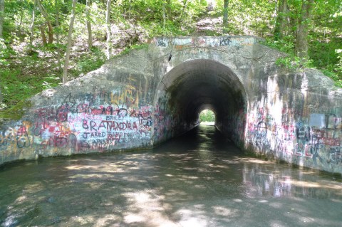 What These Tennessee Ghost Hunters Caught On Camera Will Send Shivers Down Your Spine