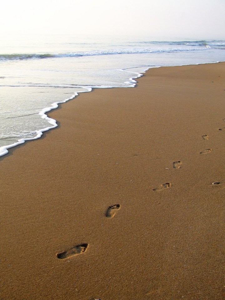 beach footprints