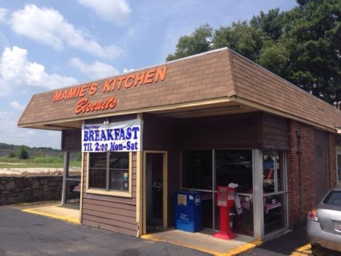 These 10 Restaurants Serve The Best Biscuits And Gravy In Georgia