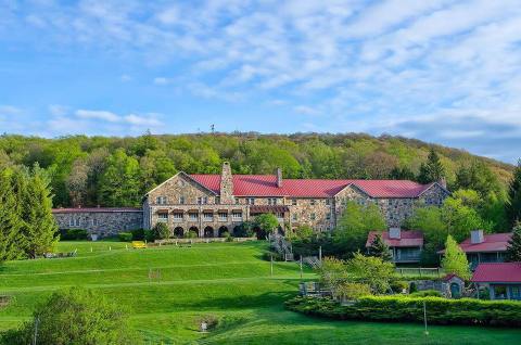 We Dare You To Stay At The 'Dirty Dancing' Resort In Virginia And Not Love It