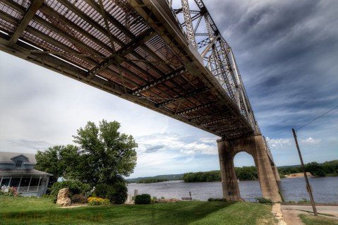 This Underrated Bridge Just Might Be The Most Beautiful Place In Iowa