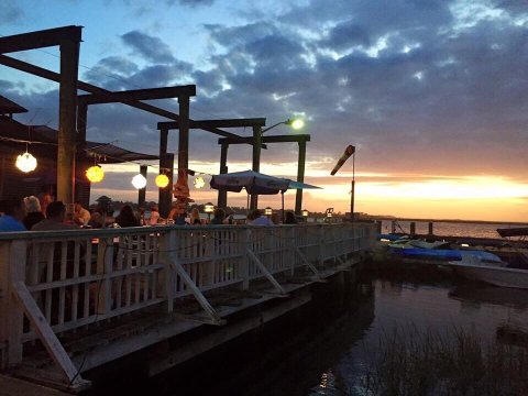 These 11 Beachfront Restaurants In Georgia Are Out Of This World