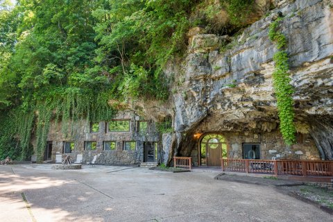 We Dare You To Stay In This Arkansas Cave And Not Absolutely Love It