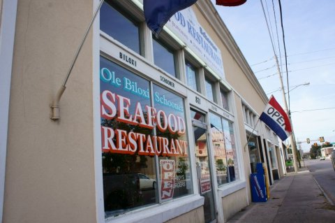 There's Something Strange Happening At This Haunted Restaurant In Mississippi