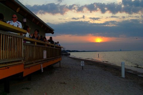 These 8 Beachfront Restaurants In Ohio Are Out Of This World