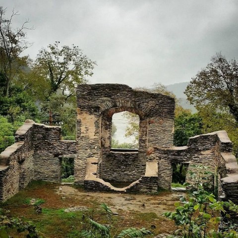 The Remnants Of This Abandoned Church in West Virginia Are Hauntingly Beautiful