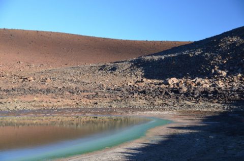 Most People Don't Know About This Jaw Dropping Lake Hiding In Hawaii