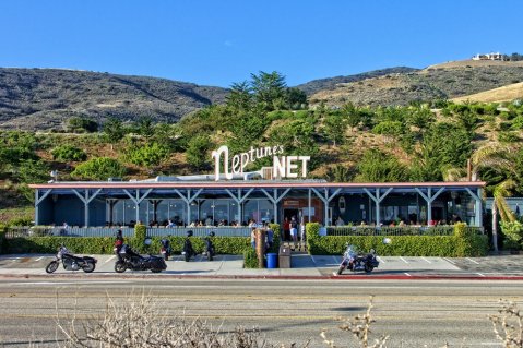 10 Seafood Shacks In Southern California You're Guaranteed To Love