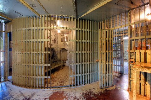 This Jail In Iowa Has A Dark And Evil History That Will Never Be Forgotten