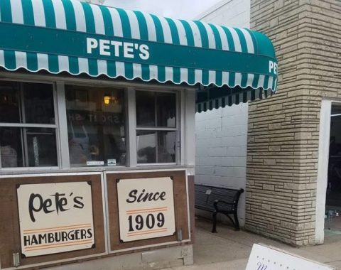 This Tiny Shop In Wisconsin Serves Hamburgers To Die For