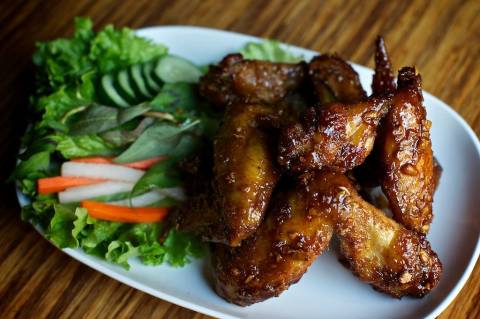 These 9 Restaurants Serve The Best Wings In Oregon