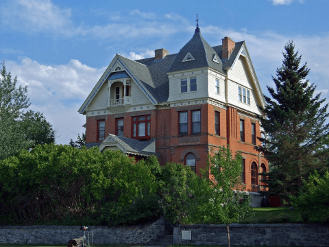 6 Haunted Houses In Montana That Will Terrify You In The Best Way