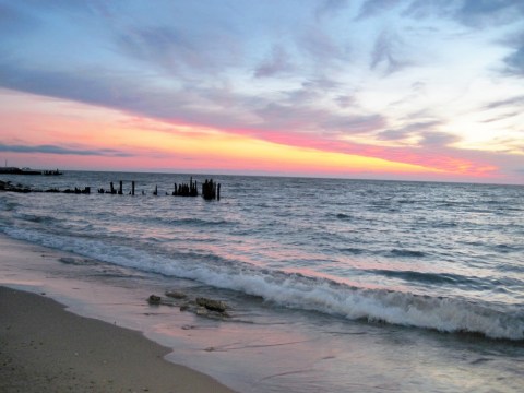 The Hidden Leone Beach In Illinois Will Take You A Million Miles Away From It All