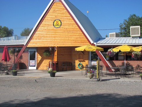 This Tiny Shop In Montana Serves Fried Chicken To Die For