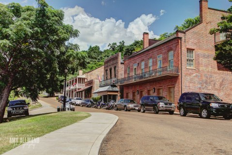 This Historic District In Mississippi Has A Creepy Past