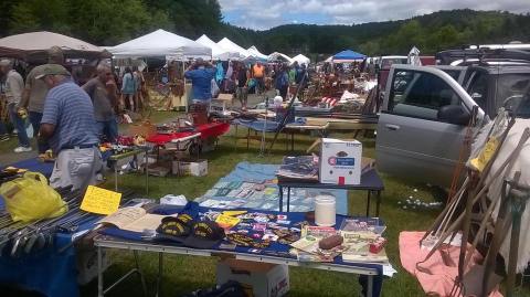 Everyone In Vermont Should Visit This Epic Flea Market At Least Once