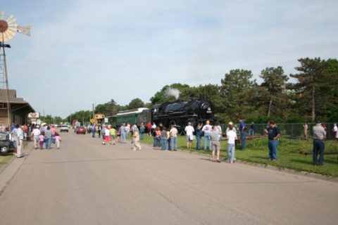 Take This Fall Foliage Train Ride Through Kansas For A One-Of-A-Kind Experience