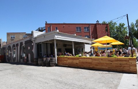 This Restaurant In Illinois Used To Be A Service Center And You'll Want To Visit