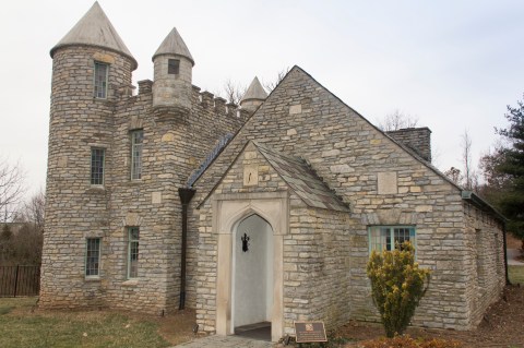 The Story Behind This Cursed U.S. Castle Is Truly Creepy