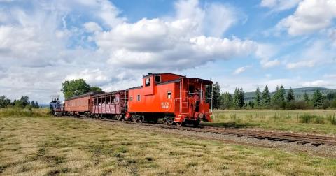 Take This Fall Foliage Train Ride Through Washington For A One-Of-A-Kind Experience