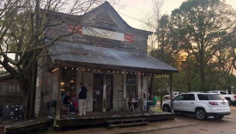 The Mississippi Restaurant In The Middle Of Nowhere That's So Worth The Journey