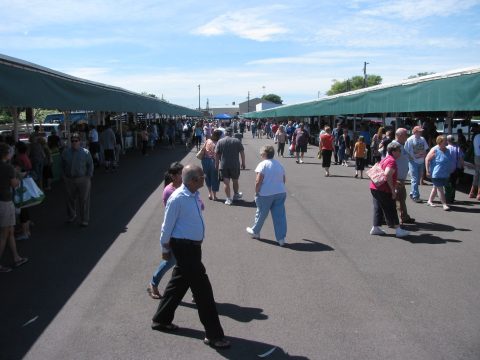 A Trip To This Marvelous Outdoor Market Is Unlike Any Other In Pennsylvania