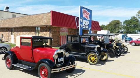 A Trip To This Epic Iowa Popcorn Shop Will Make You Feel Like A Kid Again