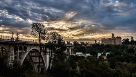 The Story Behind This Haunted Bridge In Southern California Is Truly Creepy