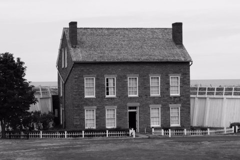 The Story Behind This Haunted Fort In New York Is Truly Creepy